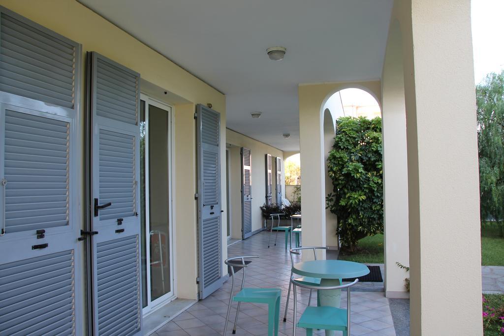 Residence Villa Carmen Fronte Mare A 50 Mt Pietra Ligure Room photo