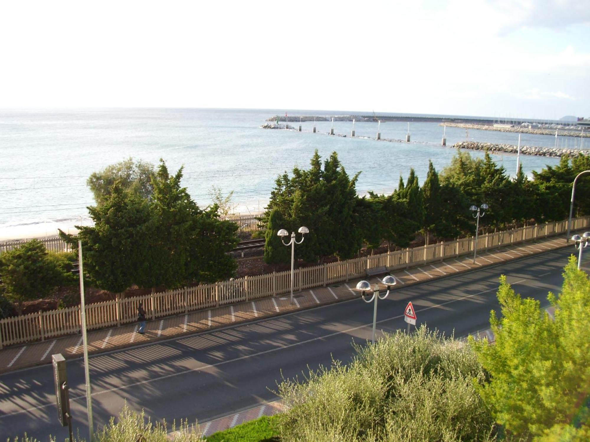 Residence Villa Carmen Fronte Mare A 50 Mt Pietra Ligure Exterior photo