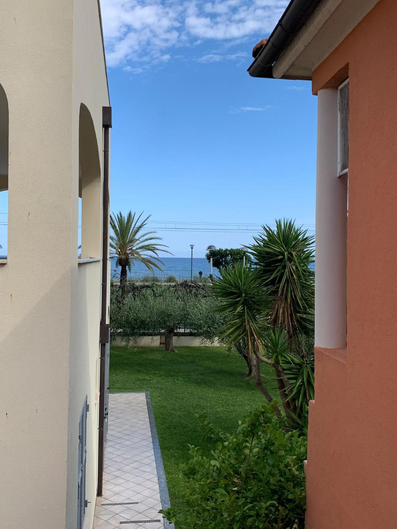 Residence Villa Carmen Fronte Mare A 50 Mt Pietra Ligure Exterior photo
