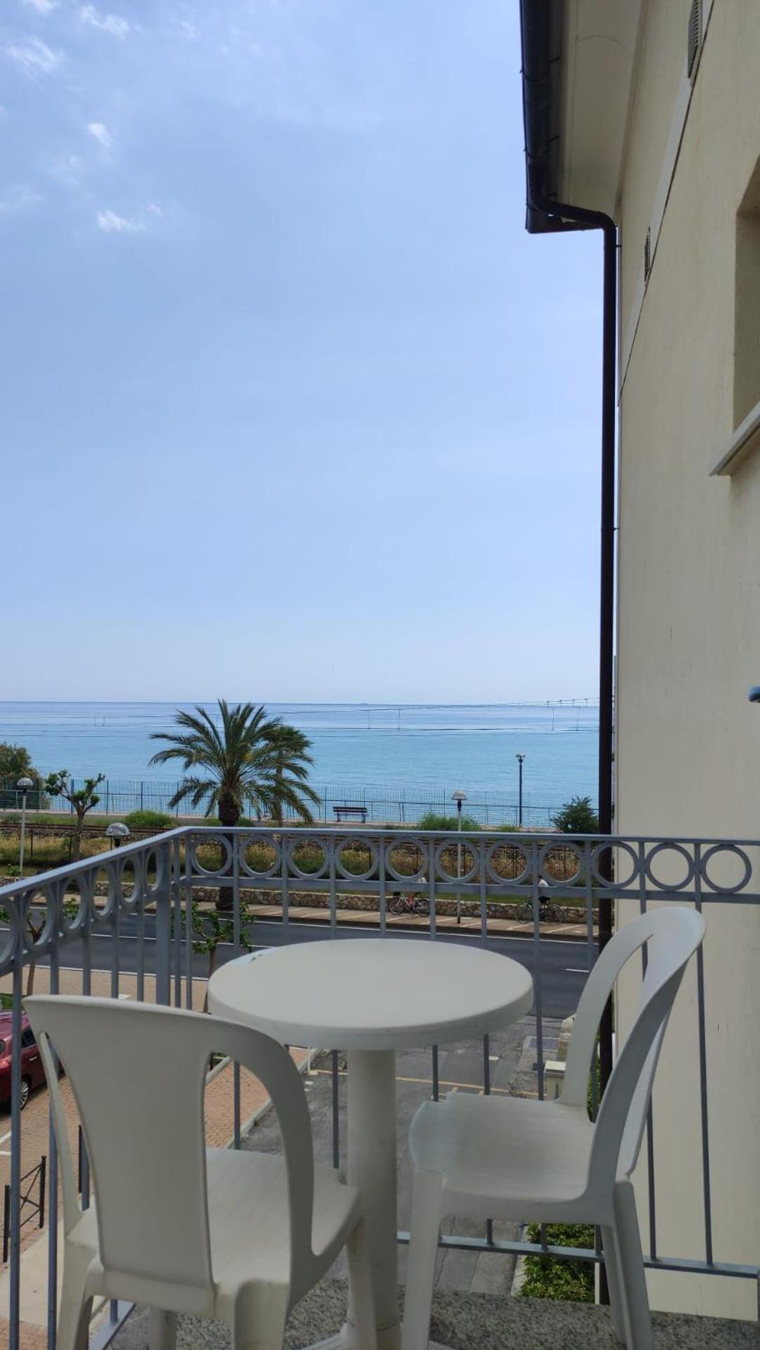 Residence Villa Carmen Fronte Mare A 50 Mt Pietra Ligure Exterior photo