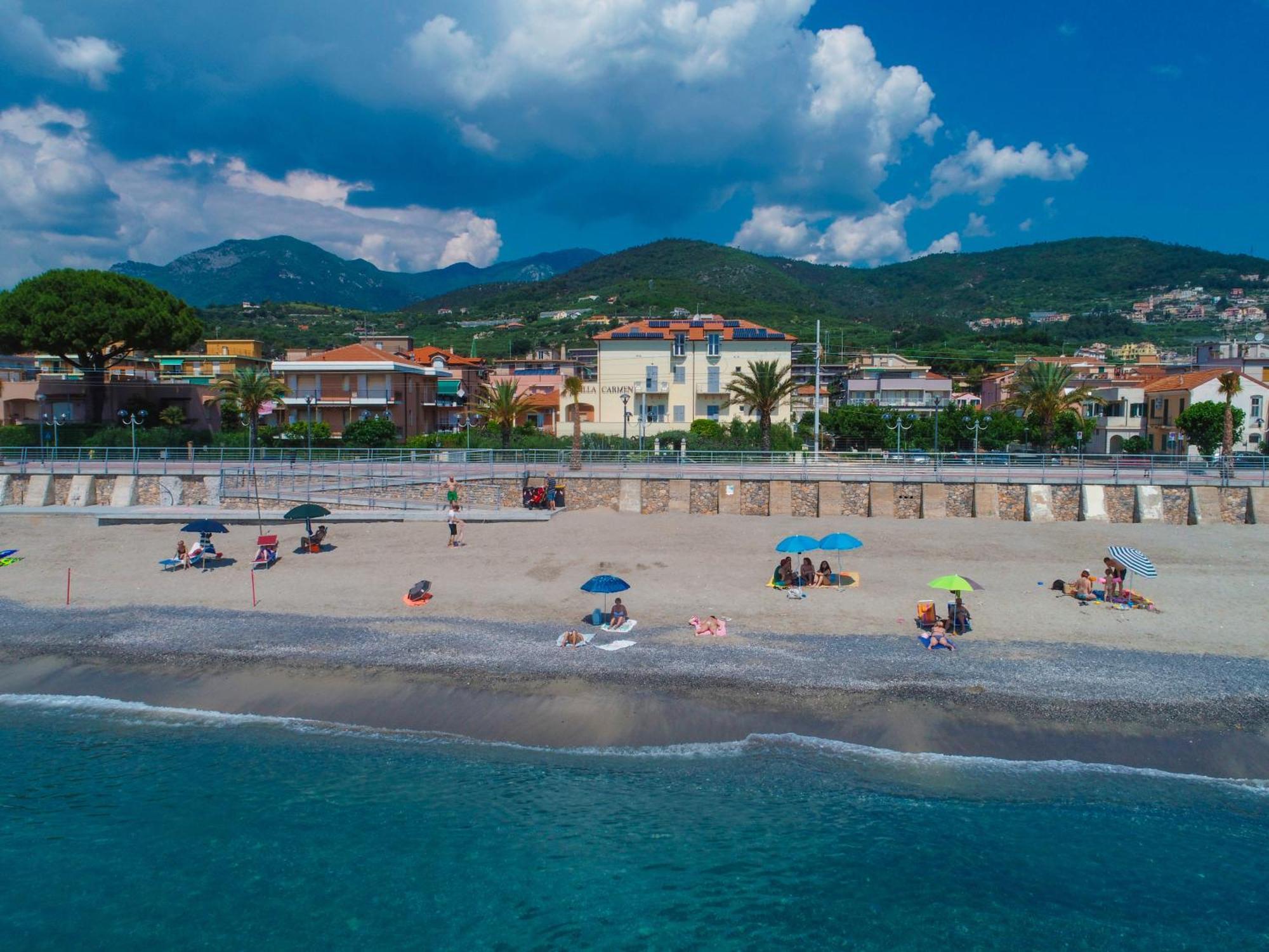 Residence Villa Carmen Fronte Mare A 50 Mt Pietra Ligure Exterior photo