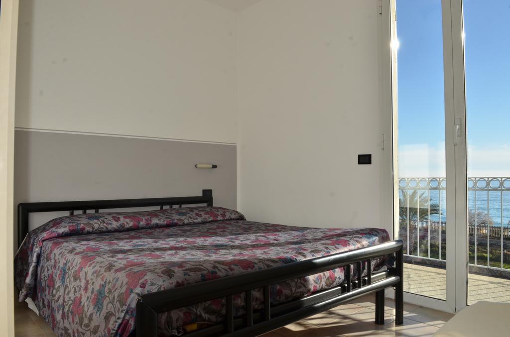 Residence Villa Carmen Fronte Mare A 50 Mt Pietra Ligure Exterior photo
